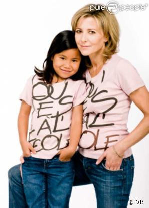 Claire Chazal pose pour son association contre l'illetrisme