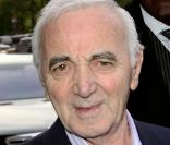Charles Aznavour à New York en 2009 pour plusieurs concerts. En 2012, alors qu'il devait faire son retour en Amérique du Nord, ses trois dates à Big Apple ont été annulées sans explication.