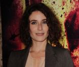 Famille d'accueil : Elsa Lunghini joue les soeurs jumelles