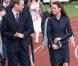  Kate en tailleur Amanda Wakeley pour la dernière sortie avant le mariage, en avril 2011, à Darwen. 
 Catherine, duchesse de Cambridge (Kate Middleton), devenue de manière fulgurante une icône de style depuis son entrée dans la famille royale, s'en est souvent remise au bleu, une couleur qu'elle affectionne, pour des occasions spéciales. 