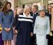  Kate Middleton avec la reine Elizabeth II et Camilla Parker Bowles chez Fotnum and Masons à Piccadilly, le 1er mars 2012. 
 Catherine, duchesse de Cambridge (Kate Middleton), devenue de manière fulgurante une icône de style depuis son entrée dans la famille royale, s'en est souvent remise au bleu, une couleur qu'elle affectionne, pour des occasions spéciales. 
