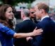  Kate Middleton à Québec le 3 juillet 2011. 
 Catherine, duchesse de Cambridge (Kate Middleton), devenue de manière fulgurante une icône de style depuis son entrée dans la famille royale, s'en est souvent remise au bleu, une couleur qu'elle affectionne, pour des occasions spéciales. 