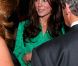 Fan du bleu, Catherine, duchesse de Cambridge (Kate Middleton), devenue de manière fulgurante une icône de style depuis son entrée dans la famille royale, a toutefois montré que tous les coloris pouvaient lui aller, comme ici à Buckingham en novembre 2011.
