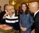  Kate Middleton avec la reine Elizabeth II et Camilla Parker Bowles chez Fotnum and Masons à Piccadilly, le 1er mars 2012. 
 Catherine, duchesse de Cambridge (Kate Middleton), devenue de manière fulgurante une icône de style depuis son entrée dans la famille royale, s'en est souvent remise au bleu, une couleur qu'elle affectionne, pour des occasions spéciales. 