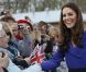  Kate Middleton dans une robe Reiss bleue empruntée à sa mère Carole Middleton en mars 2012 pour l'inauguration de The Treehouse à Ipswich, où elle a prononcé son tout premier discours. 
 Kate Middleton, devenue Catherine, duchesse de Cambridge à son entrée dans la famille royale, s'en est souvent remise au bleu, une de ses couleurs de prédilection, pour des occasions particulières. 