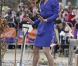  Kate Middleton dans une robe Reiss bleue empruntée à sa mère Carole Middleton en mars 2012 pour l'inauguration de The Treehouse à Ipswich, où elle a prononcé son tout premier discours. 
 Kate Middleton, devenue Catherine, duchesse de Cambridge à son entrée dans la famille royale, s'en est souvent remise au bleu, une de ses couleurs de prédilection, pour des occasions particulières. 