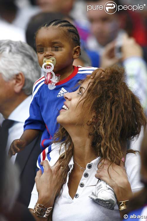 Noémie Lenoir et son fils Keylan supportent Claude Makelele