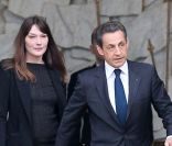 Après la révélation des résultats Carla Bruni et Nicolas Sarkozy quittent l\'Elysée, à Paris, le 6 mai 2012.