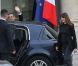 Après la révélation des résultats Carla Bruni et Nicolas Sarkozy quittent l'Elysée, à Paris, le 6 mai 2012.