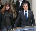 Après la révélation des résultats Carla Bruni et Nicolas Sarkozy quittent l\'Elysée direction La Mutualité, à Paris, le 6 mai 2012.