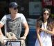 Vanessa Hudgens et son chéri Austin Butler font leurs courses à Los Angeles le 7 mai 2012