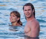 Elsa Pataky en compagnie de son mari Chris Hemsworth à Saint Barthelemy en janvier 2012