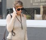 Elsa Pataky dans les rues de Los Angeles en février 2012