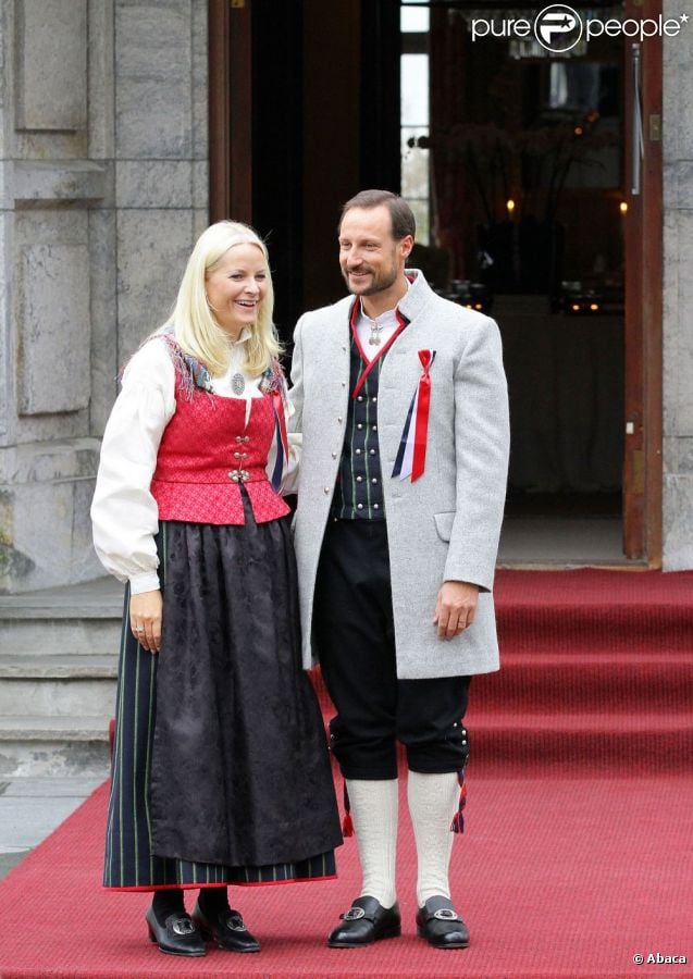 CASA REAL DE NORUEGA - Página 84 852318-le-prince-haakon-la-princesse-637x0-1