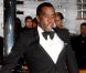 P. Diddy, élégant dans un smoking noir, fait le show devant les photographes présents devant le yacht de Denish Rich. Cannes, le 18 mai 2012.