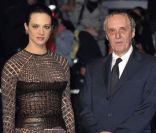 Asia Argento superbe avec son père Dario pour Dracula 3D sur tapis rouge sang