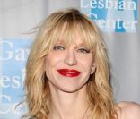 Courtney Love, très en beauté, et Gina Gershon répondent à l'appel des LGBT