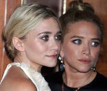 Ashley et Mary-Kate Olsen assistent à l'événement caritatif Salute To American Heroes organisé par la fondation Fresh Air Fund. New York, le 31 mai 2012.