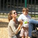 Gisele Bündchen : Cascade de câlins pour son fils, sous les yeux de son amoureux