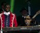 Stevie Wonder, sous les yeux de Will.i.am, a souhaité un Happy Birthday à la reine pour ses 60 ans de règne. La reine Elizabeth II a pu compter sur le meilleur des artistes du royaume, réunis par le Take That Gary Barlow, pour faire vibrer son jubilé de diamant lors du concert donné à Buckingham Palace le 4 juin 2012.