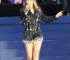  Kylie Minogue royalement sexy pour l'Union Jack et la reine Elizabeth II.  
 La reine Elizabeth II a pu compter sur le meilleur des artistes du royaume, réunis par le Take That Gary Barlow, pour faire vibrer son jubilé de diamant lors du concert donné à Buckingham Palace le 4 juin 2012. 