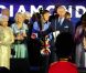 Cheryl Cole, Tom Jones, Jools Holland, Paul McCartney... Toutes les stars se sont rassemblées autour de la reine et du prince Charles à l'issue du concert. 
 La reine Elizabeth II a été honorée par le meilleur des artistes du royaume, réunis par le Take That Gary Barlow, qui ont fait vibrer son jubilé de diamant lors du concert donné à Buckingham Palace le 4 juin 2012. 