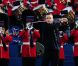 Robbie Williams a ouvert le bal de manière explosive avec une fanfare militaire et son  Let Me Entertain You . La reine Elizabeth II a été honorée par le meilleur des artistes du royaume, réunis par le Take That Gary Barlow, qui ont fait vibrer son jubilé de diamant lors du concert donné à Buckingham Palace le 4 juin 2012.