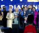  Cheryl Cole, Tom Jones, Jools Holland, Paul McCartney... Toutes les stars se sont rassemblées autour de la reine et du prince Charles à l'issue du concert. 
 La reine Elizabeth II a été honorée par le meilleur des artistes du royaume, réunis par le Take That Gary Barlow, qui ont fait vibrer son jubilé de diamant lors du concert donné à Buckingham Palace le 4 juin 2012. 