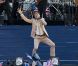 La reine Elizabeth II a été honorée par le meilleur des artistes du royaume, réunis par le Take That Gary Barlow, qui ont fait vibrer son jubilé de diamant lors du concert donné à Buckingham Palace le 4 juin 2012.