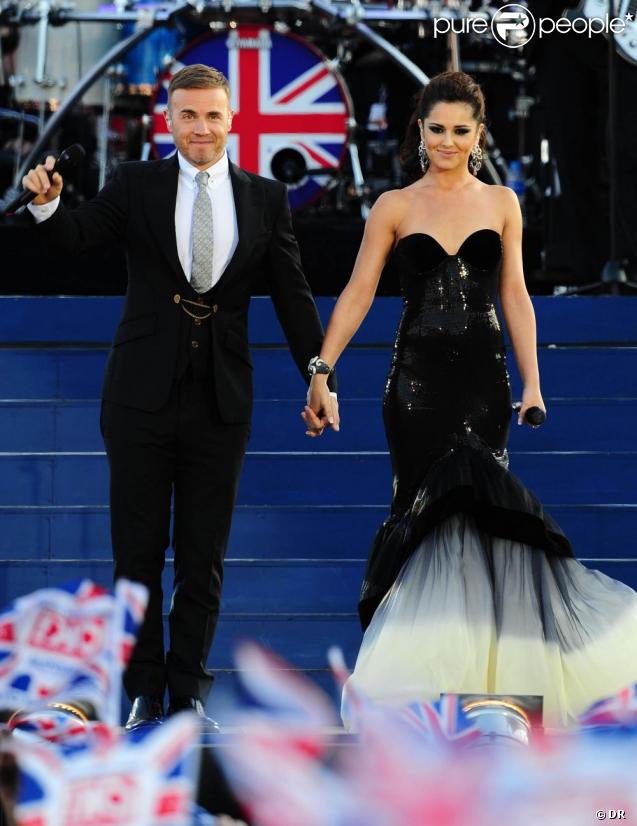 Cheryl Cole, irrésistible dans une tenue Ewa Minge, a chanté Need You Now avec le maître de cérémonie Gary Barlow. 
 La reine Elizabeth II a pu compter sur le meilleur des artistes du royaume, réunis par le Take That Gary Barlow, pour faire vibrer son jubilé de diamant lors du concert donné à Buckingham Palace le 4 juin 2012.