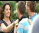 Faustine remet l'amulette à Ludovic et Samuel dans Pékin Express 2012, mercredi 6 juin 2012 sur M6