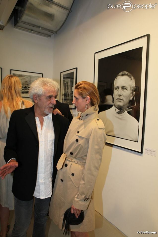 Clotilde Courau et Daniel Angeli au vernissage de son exposition Icônes à la galerie Art District à Paris, le 6 juin 2012.