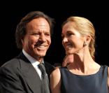 Julio Iglesias et Miranda à Marbella, le 25 mai 2008.