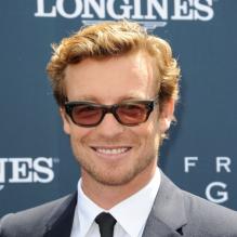 Simon Baker au Prix de Diane, à Chantilly, le 17 juin 2012