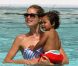 Doutzen Kroes : Journée ensoleillée pour le top, son fils et son beau mari