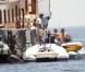 Lapo Elkann se baigne auprès d'un bateau (île de Pantelleria le 29 juin 2012)
