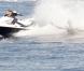 Lapo Elkann se baigne auprès d'un bateau (île de Pantelleria le 29 juin 2012)