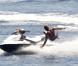 Lapo Elkann se baigne auprès d'un bateau (île de Pantelleria le 29 juin 2012)