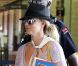 Britney Spears quitte Hawaï, le vendredi 6 juillet 2012 pour rentrer à Los Angeles.
