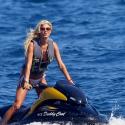 Victoria Silvstedt : Bikini blanc, jet-ski et farniente, ses vacances de rêve