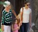 Katie Holmes, sa fille Suri et sa mère Kathleen se sont rendues au zoo de New York, le 11 juillet 2012