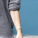 Miley Cyrus : Un nouveau tatouage très intello pour marquer les esprits !