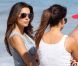 Eva Longoria et Courtney Laine Mazza en pleine discussion sur une plage à Malibu. Le 15 juillet 2012.