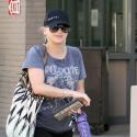 Anna Faris, enceinte et souriante, dévoile de jolies rondeurs de future maman