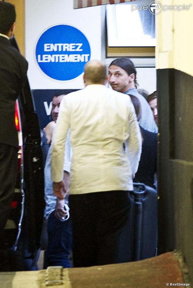Zlatan Ibrahimovic lors de son arrivée au palace Le Bristol le 17 juillet 2012 où un contrat de trois ans à 14 millions d'euros nets par an avec le Paris Saint-Germain l'attend