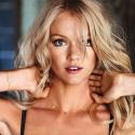 Lindsay Ellingson laisse son charme opérer en lingerie Victoria's Secret