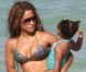 Christina Milian et sa fille Violet sur une plage de Miami, le 20 juillet 2012.