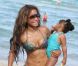 Christina Milian et sa fille Violet sur une plage de Miami, le 20 juillet 2012.