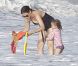  EXCLU - Jennifer Garner s'occupe de sa petite Seraphina sur une plage de Puerto Rico le 15 juillet 2012 