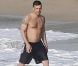  EXCLU - Ben Affleck s'éclate dans les vagues avec sa fille Violet sur une plage de Puerto Rico le 15 juillet 2012 